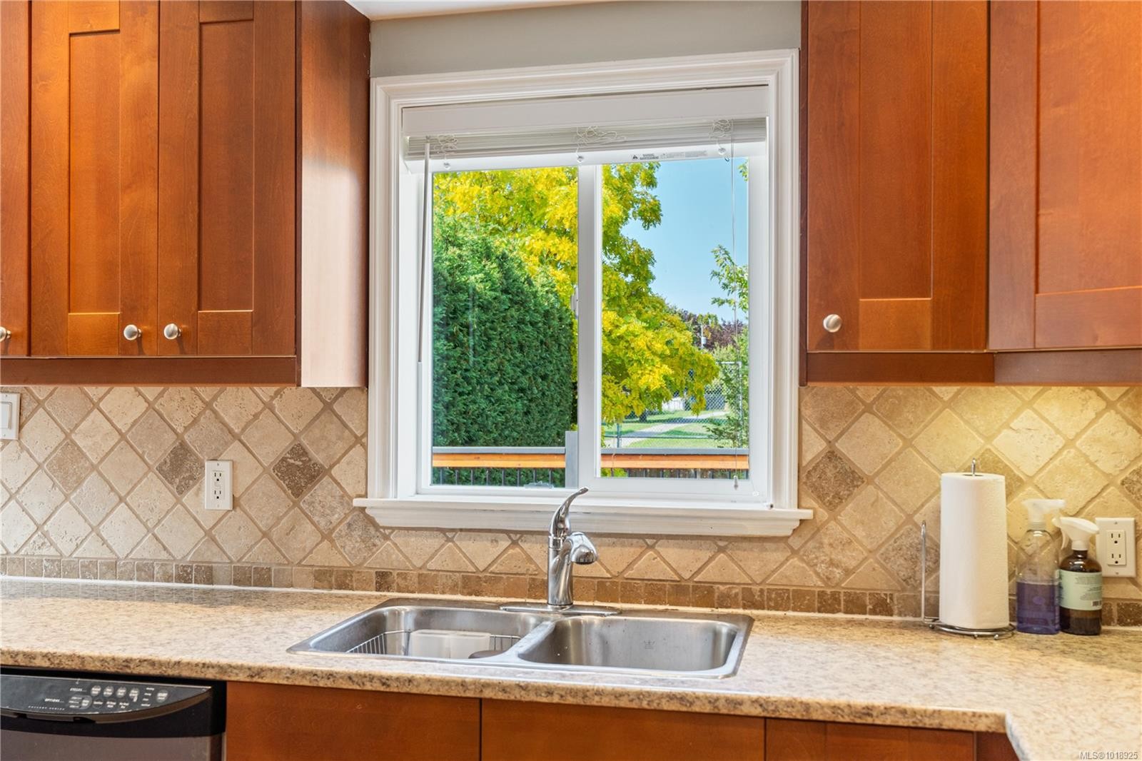 1468 Stroud Rd, Victoria, BC