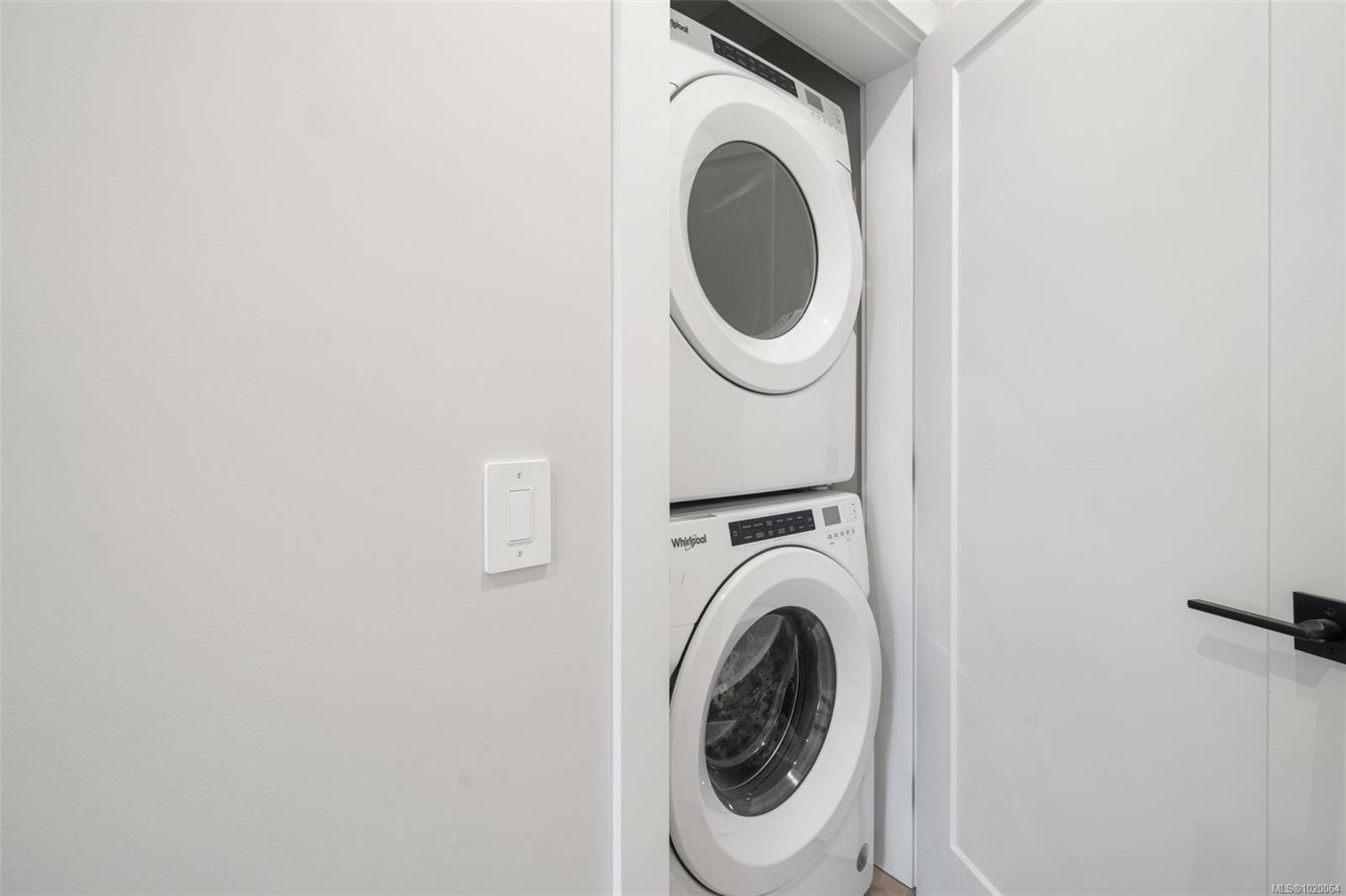 602-1371 Goldstream Ave, Langford, BC - Indoor Photo Showing Laundry Room