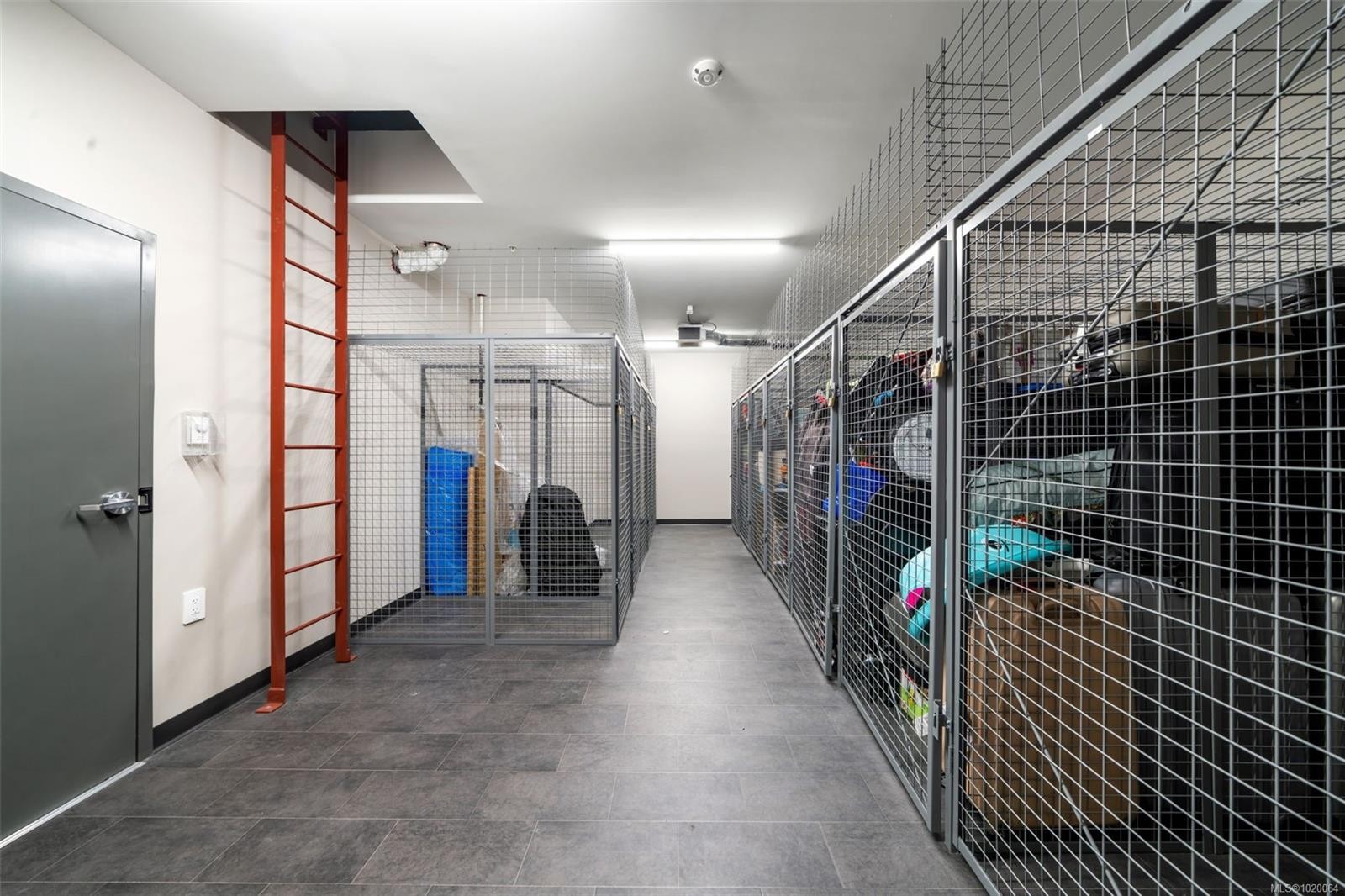 602-1371 Goldstream Ave, Langford, BC - Indoor With Storage