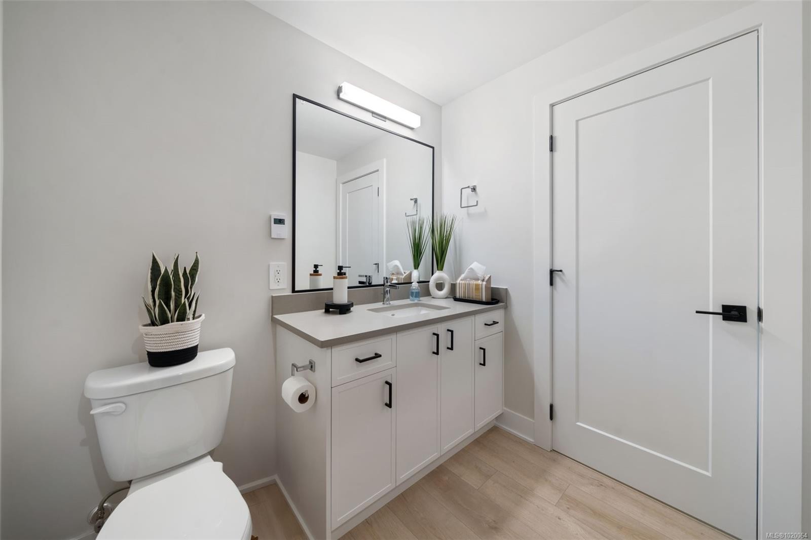 602-1371 Goldstream Ave, Langford, BC - Indoor Photo Showing Bathroom