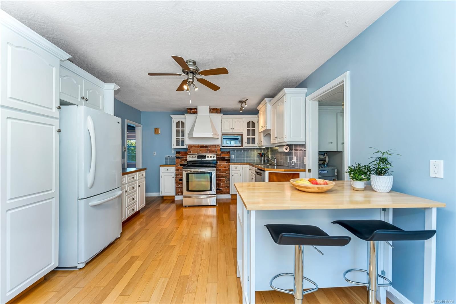 3165 Wascana St, Saanich, BC