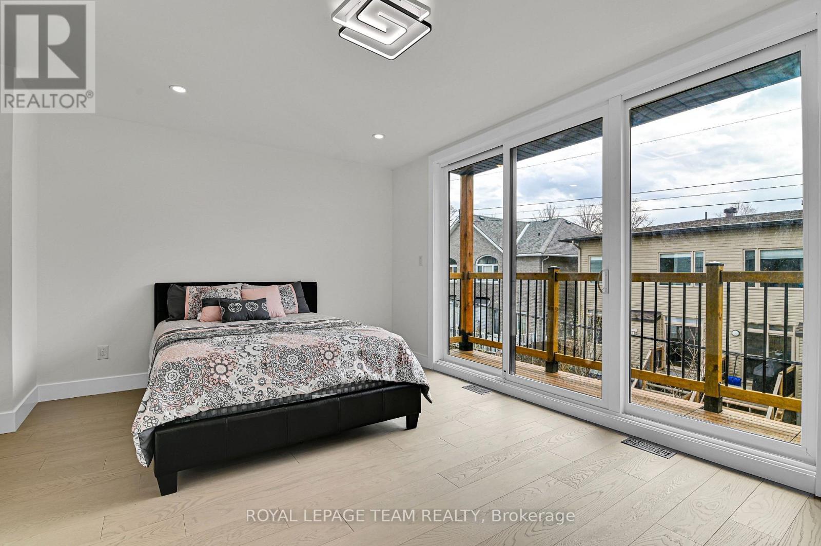 826 Alpine Avenue, Ottawa, ON - Indoor Photo Showing Bedroom