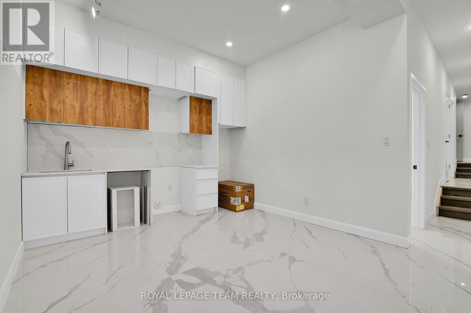 Legal basement apartment - 826 Alpine Avenue, Ottawa, ON - Indoor Photo Showing Other Room