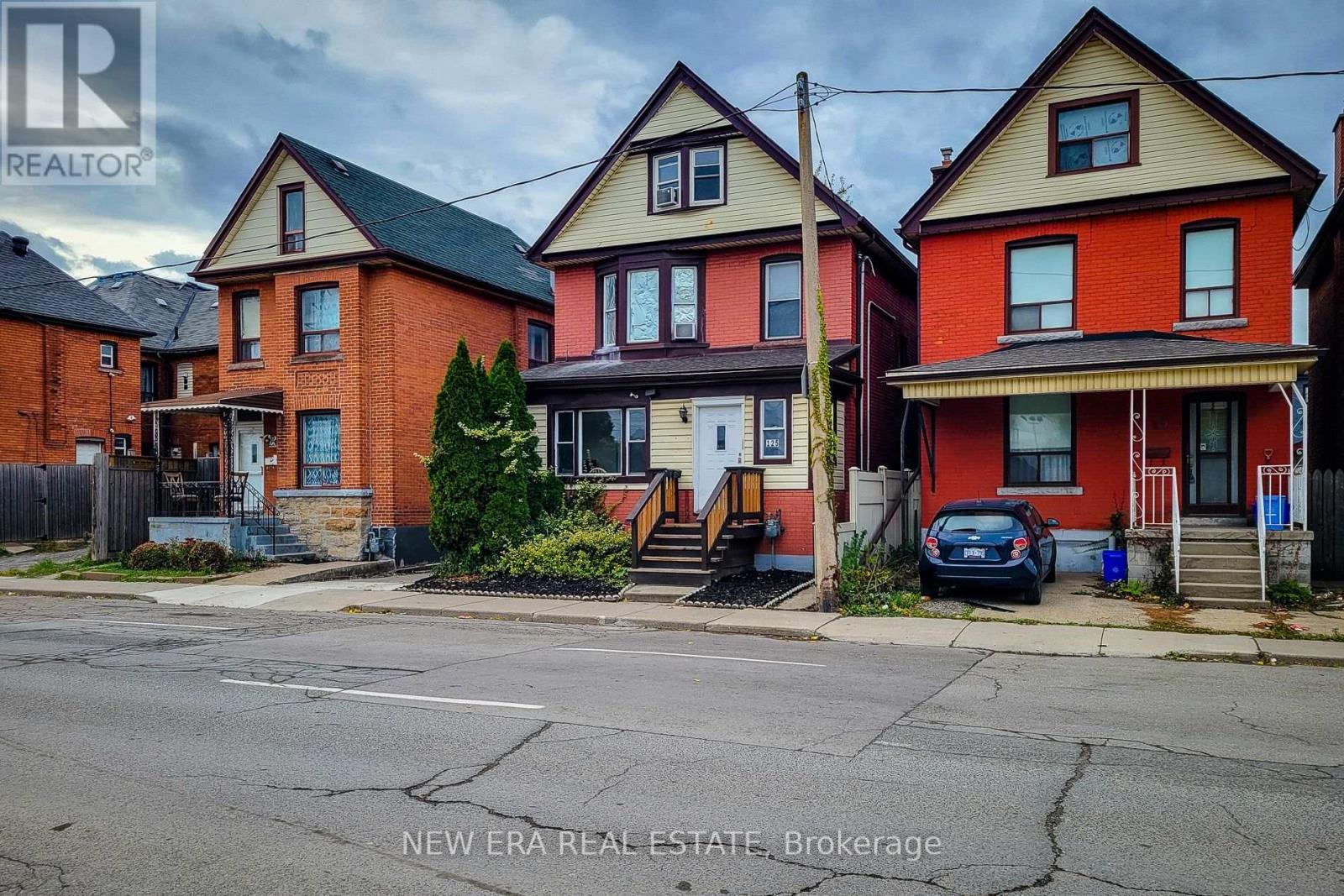 125 Sanford Avenue N, Hamilton, ON - Outdoor With Facade