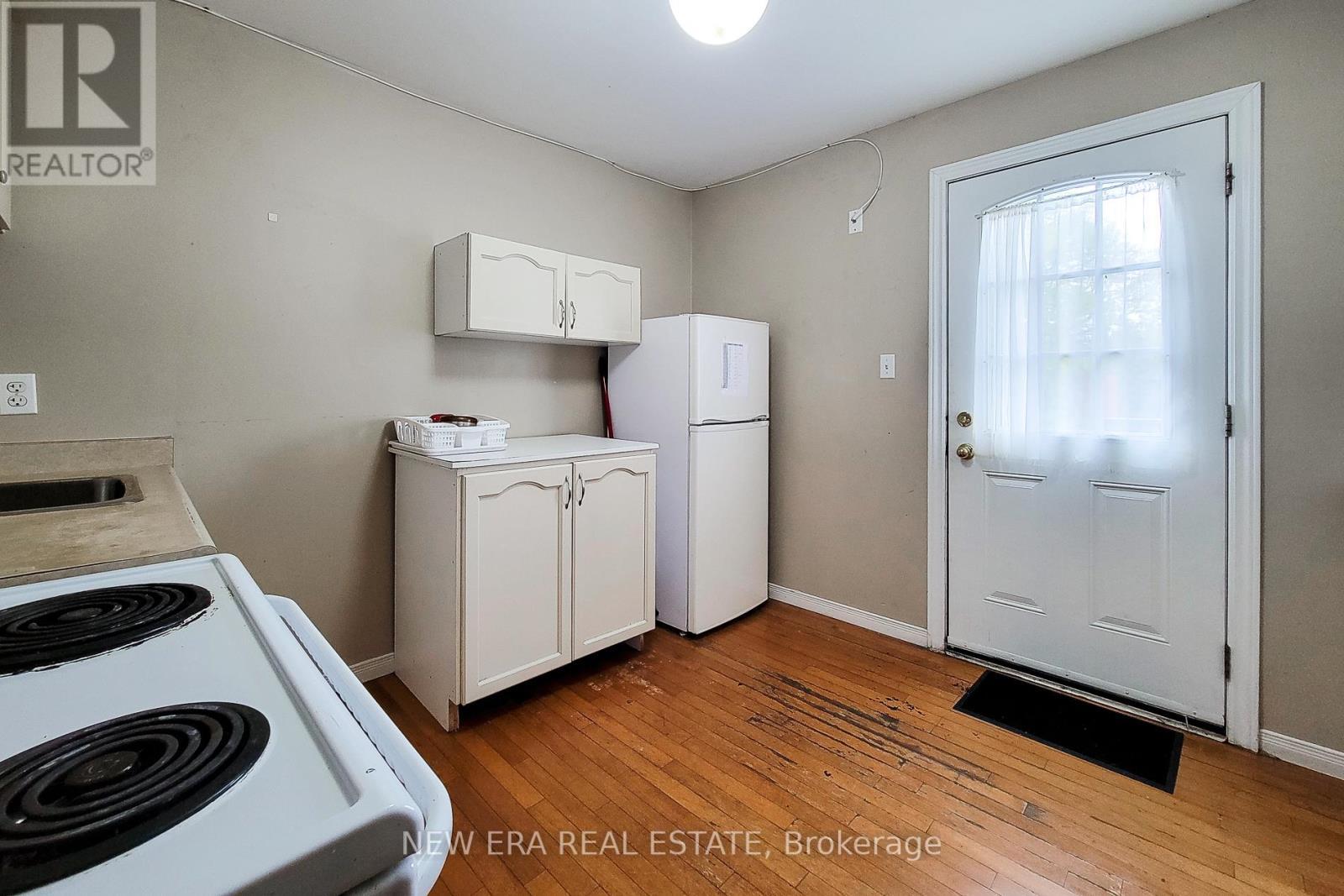 125 Sanford Avenue N, Hamilton, ON - Indoor Photo Showing Laundry Room
