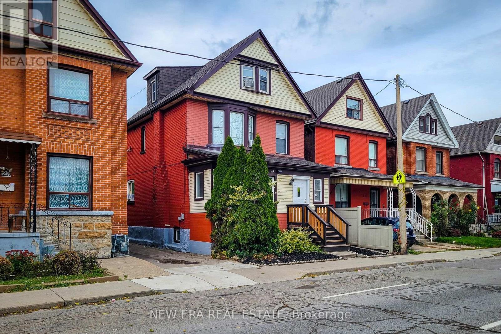 125 Sanford Avenue N, Hamilton, ON - Outdoor With Facade