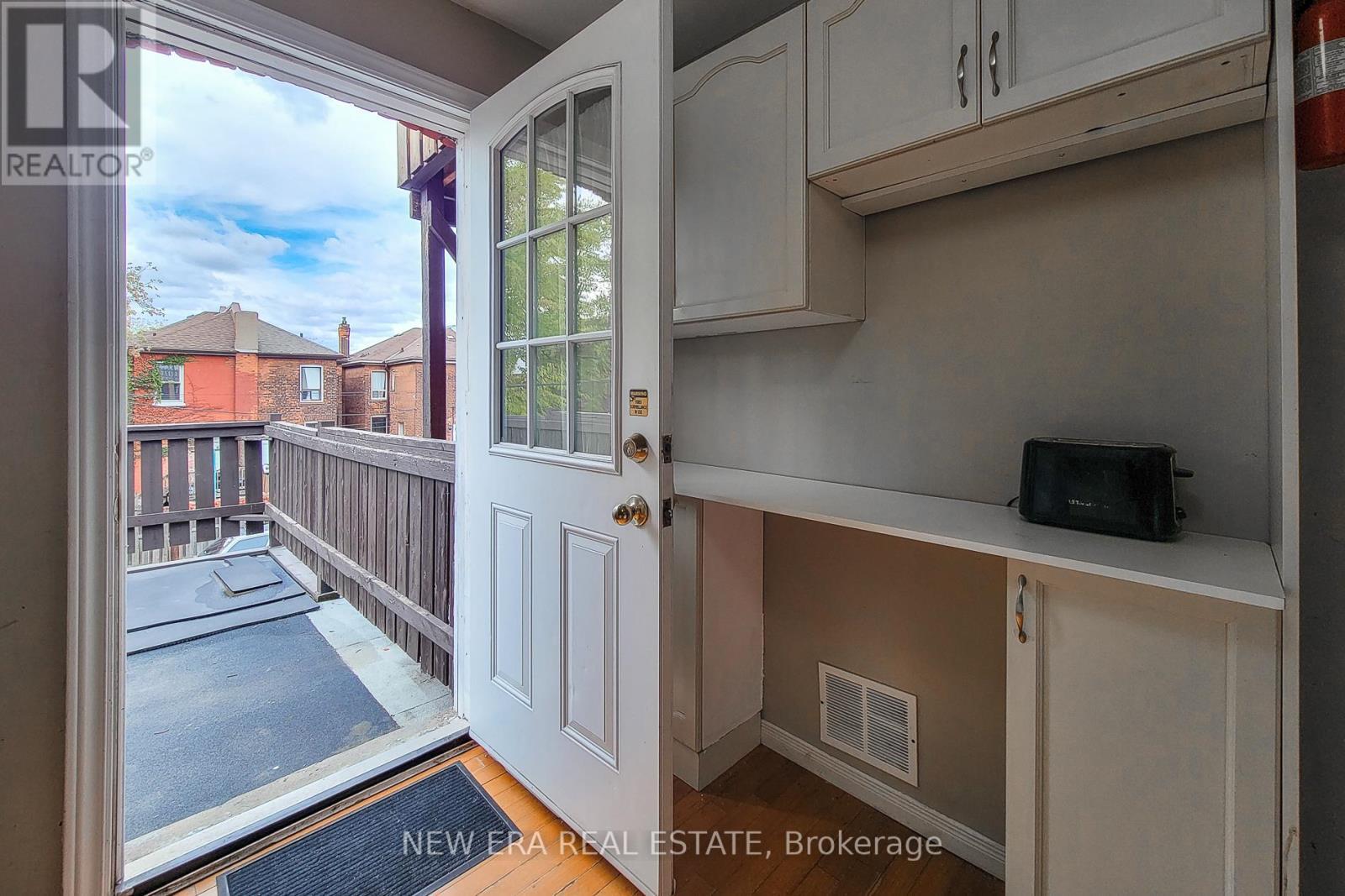 125 Sanford Avenue N, Hamilton, ON - With Exterior