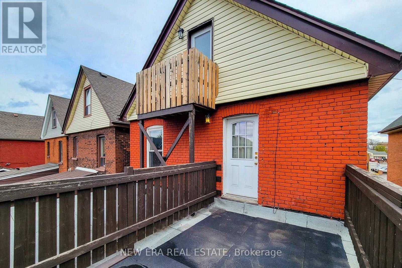 125 Sanford Avenue N, Hamilton, ON - Outdoor With Exterior