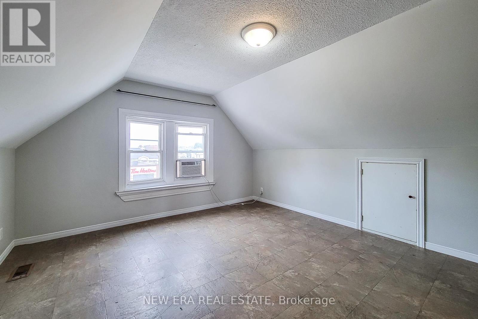 125 Sanford Avenue N, Hamilton, ON - Indoor Photo Showing Other Room