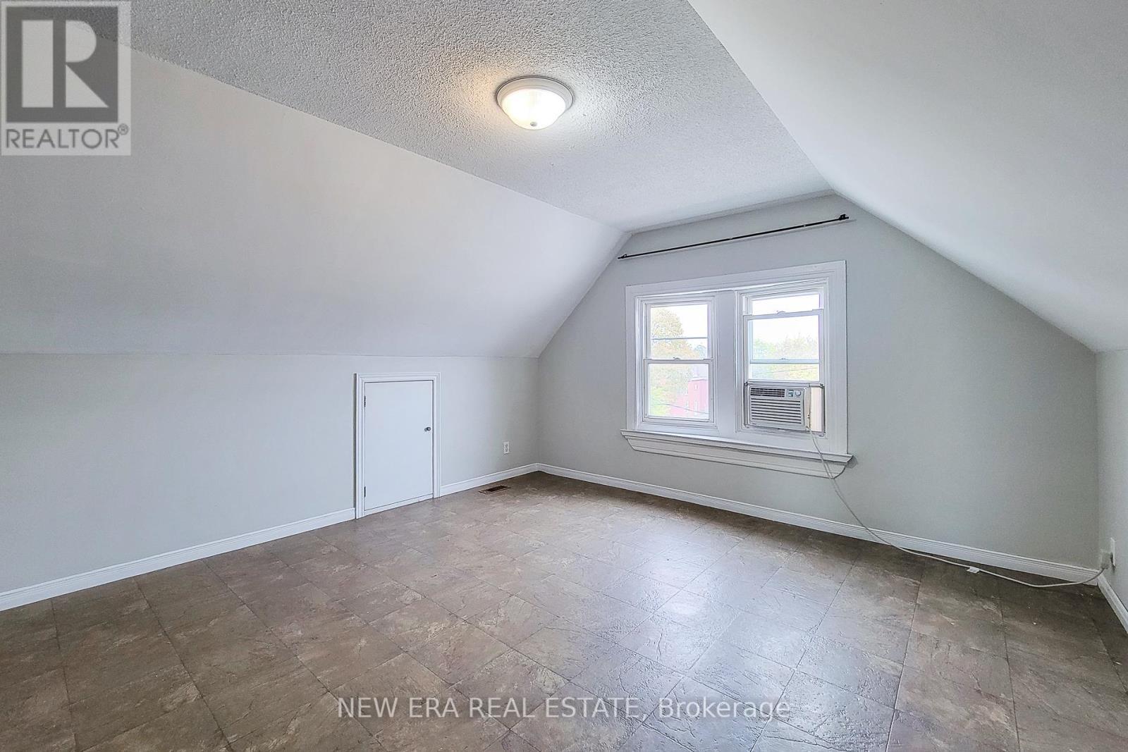 125 Sanford Avenue N, Hamilton, ON - Indoor Photo Showing Other Room