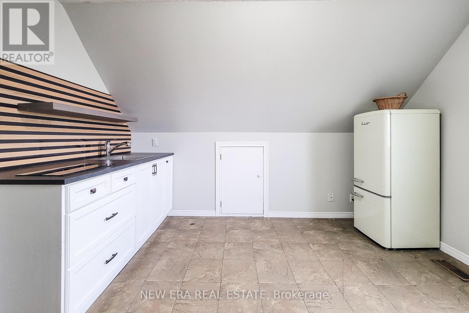 125 Sanford Avenue N, Hamilton, ON - Indoor