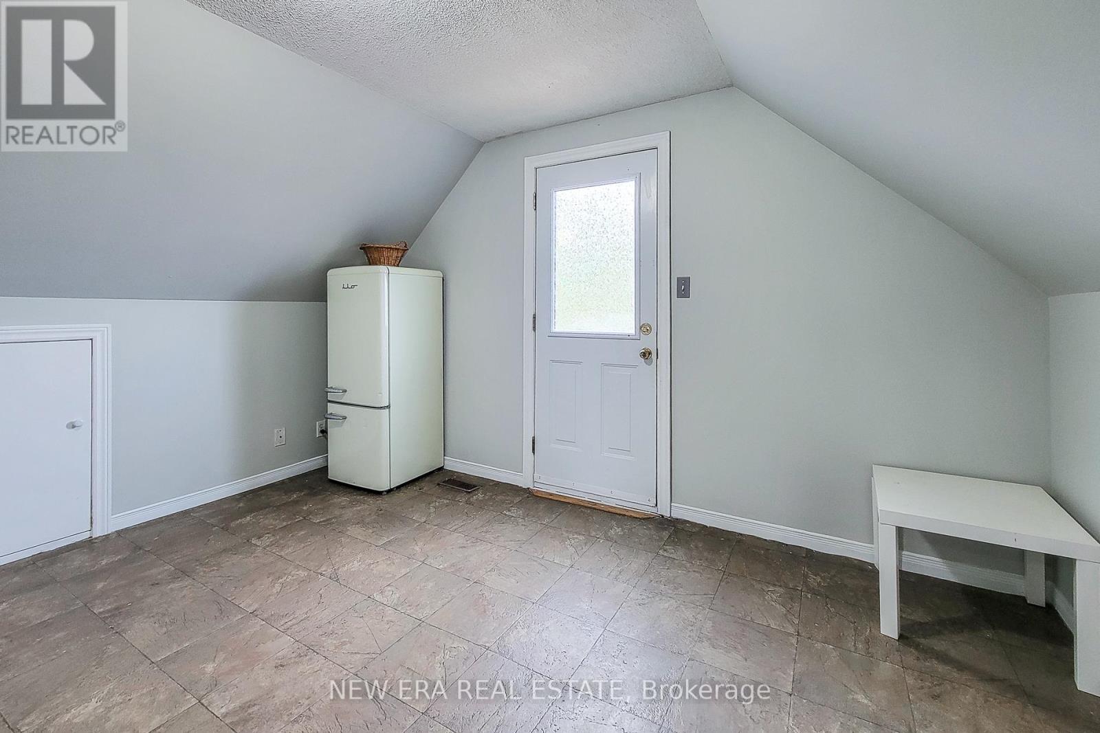 125 Sanford Avenue N, Hamilton, ON - Indoor