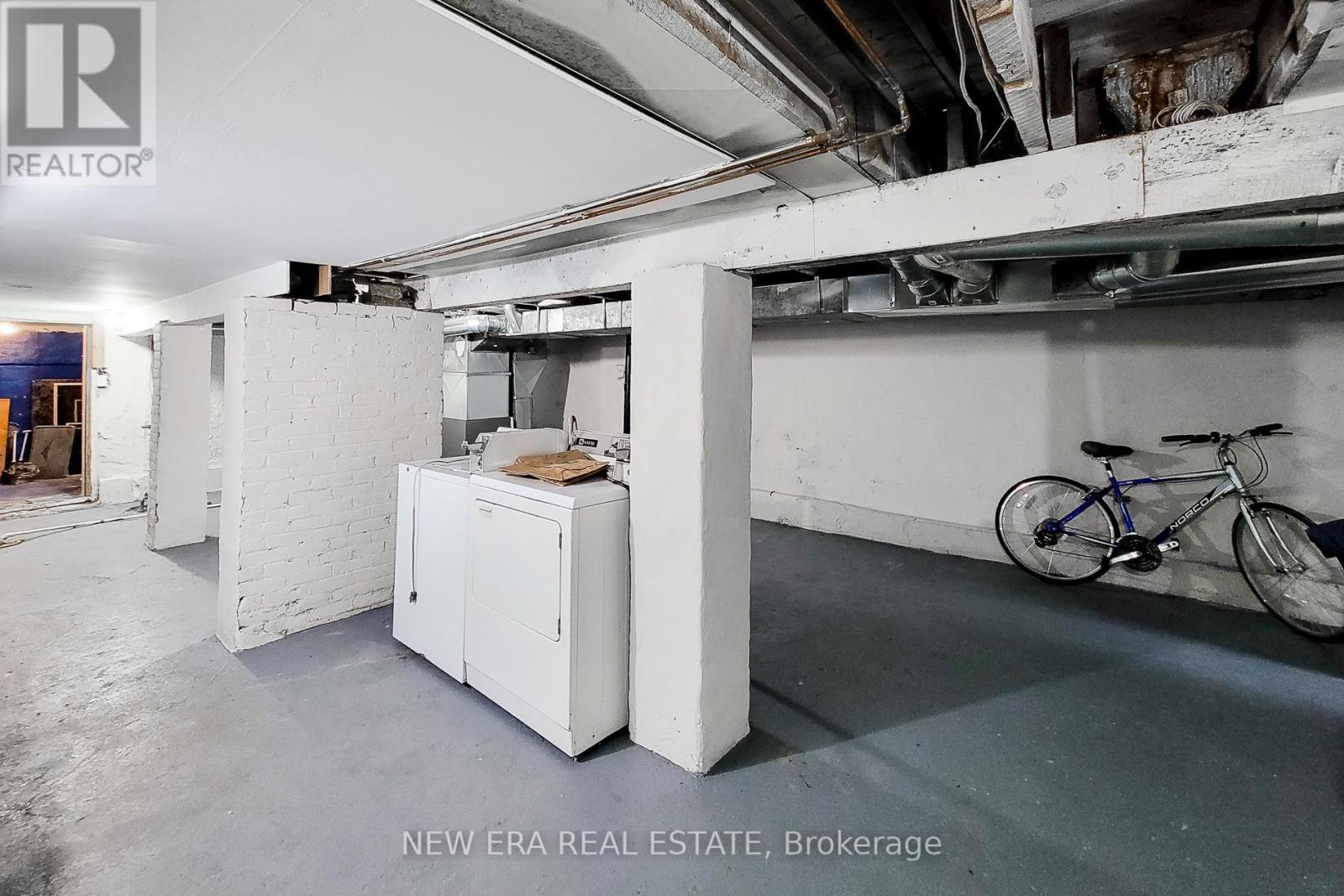 125 Sanford Avenue N, Hamilton, ON - Indoor