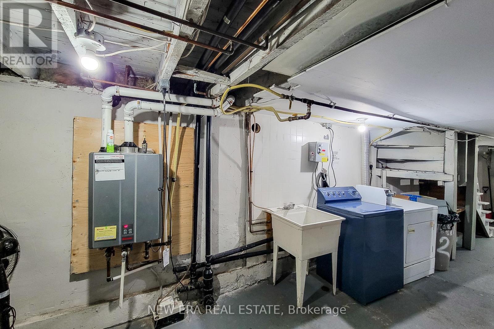 125 Sanford Avenue N, Hamilton, ON - Indoor Photo Showing Laundry Room