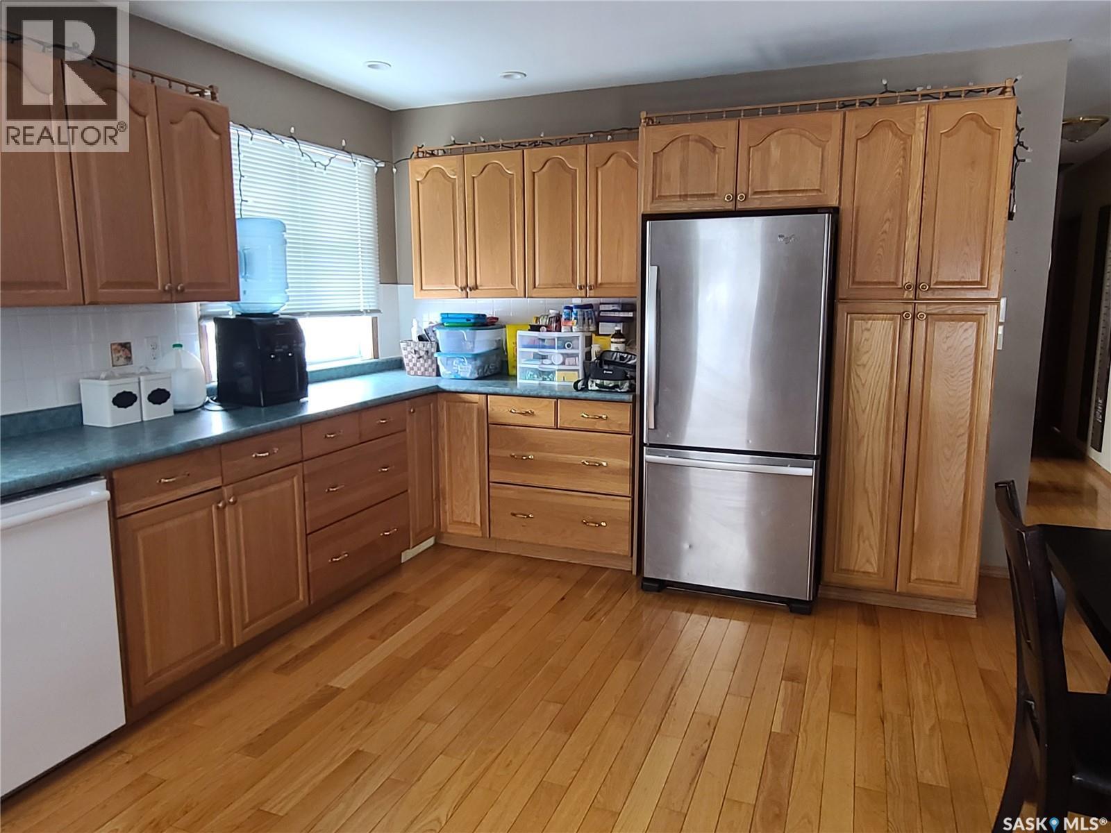 46 Newcombe Street, Manor, SK - Indoor Photo Showing Kitchen