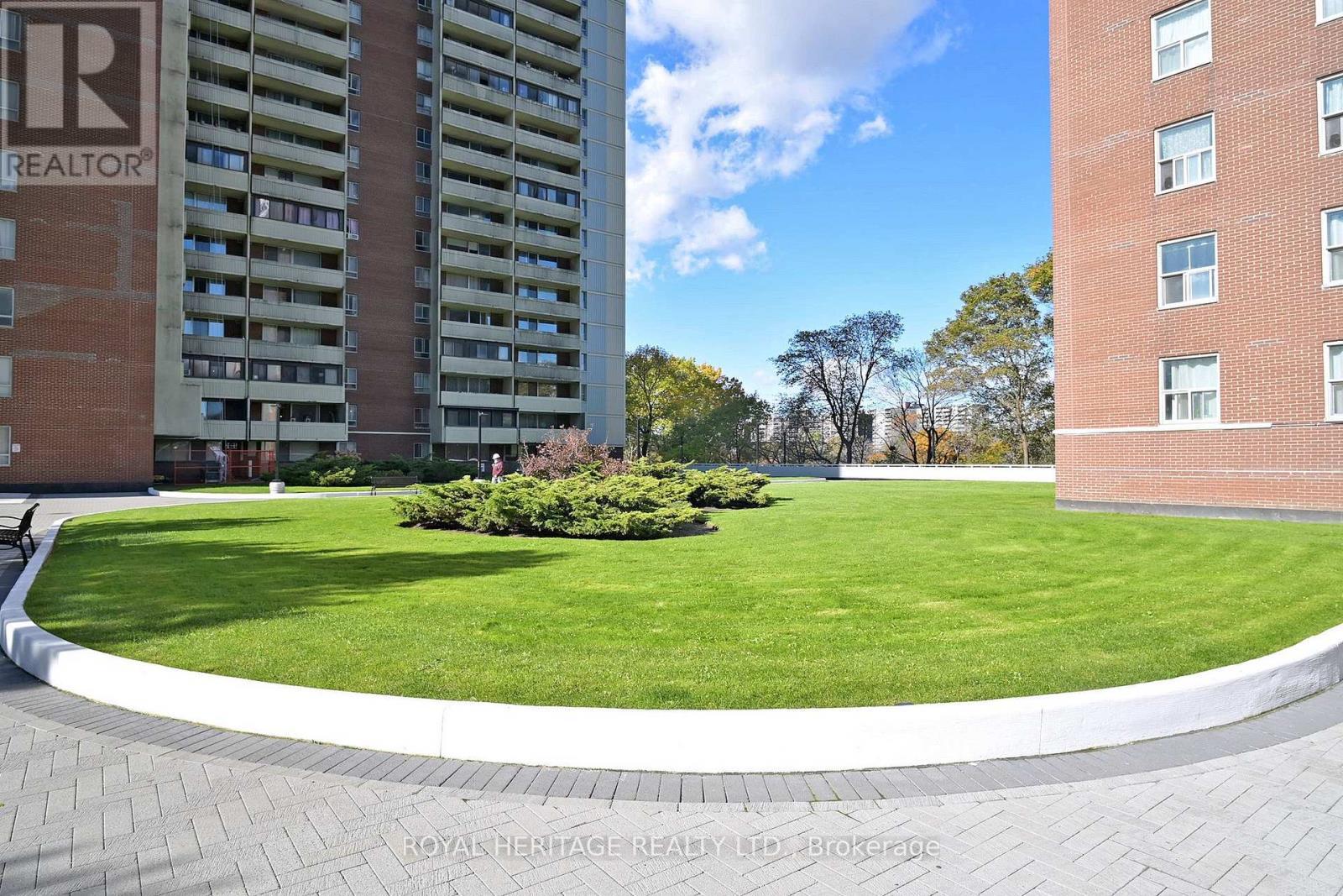 301 - 3 Massey Square, Toronto, ON - Outdoor With Balcony