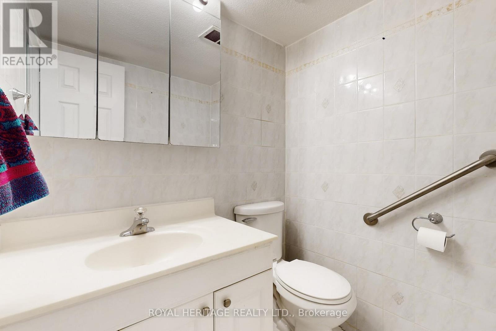 301 - 3 Massey Square, Toronto, ON - Indoor Photo Showing Bathroom