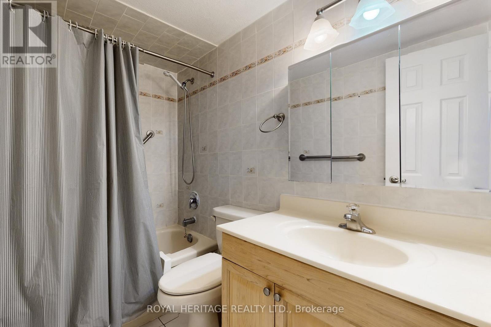 301 - 3 Massey Square, Toronto, ON - Indoor Photo Showing Bathroom