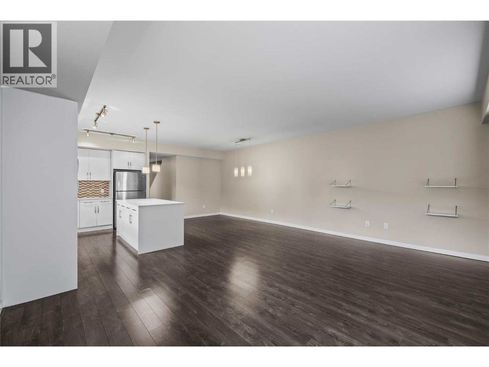 Kitchen, Living & Dining - 680 Old Meadows Road Unit# 86, Kelowna, BC - Indoor Photo Showing Kitchen