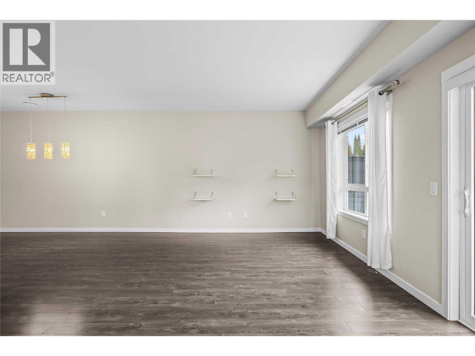 Living Room with Patio access - 680 Old Meadows Road Unit# 86, Kelowna, BC - Indoor Photo Showing Other Room