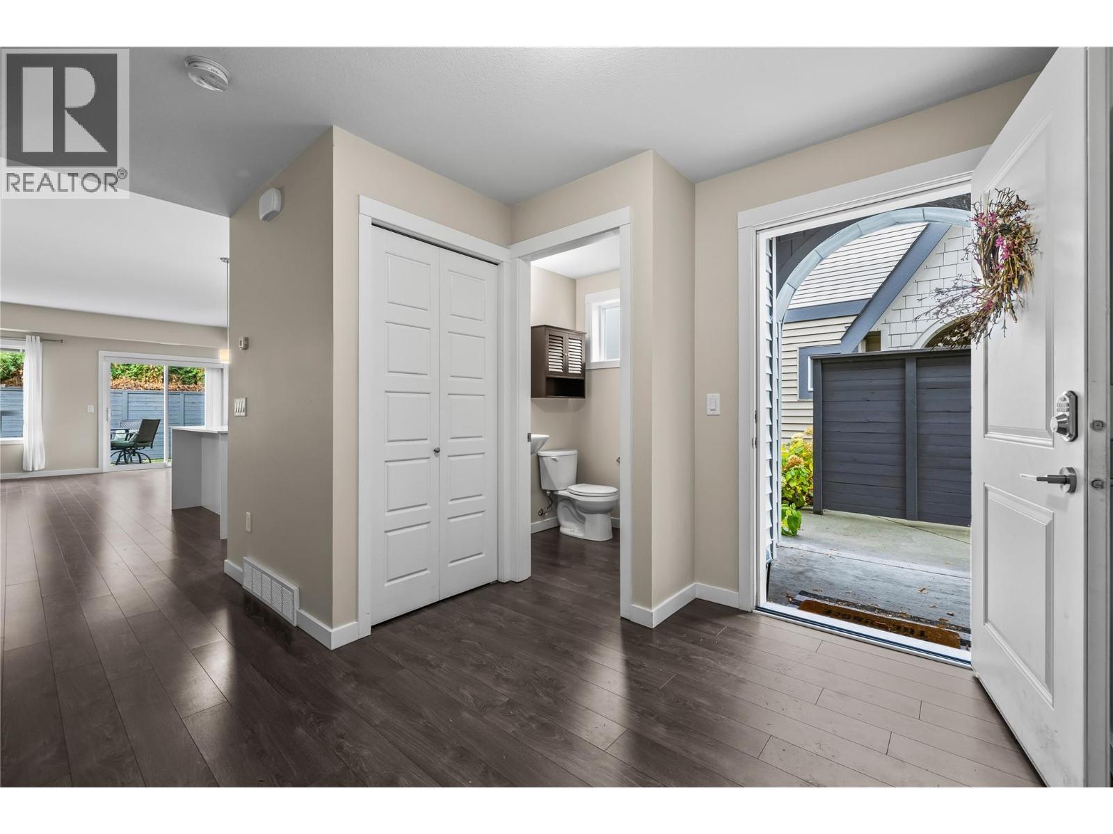 Front interior entrance - 680 Old Meadows Road Unit# 86, Kelowna, BC - Indoor Photo Showing Other Room