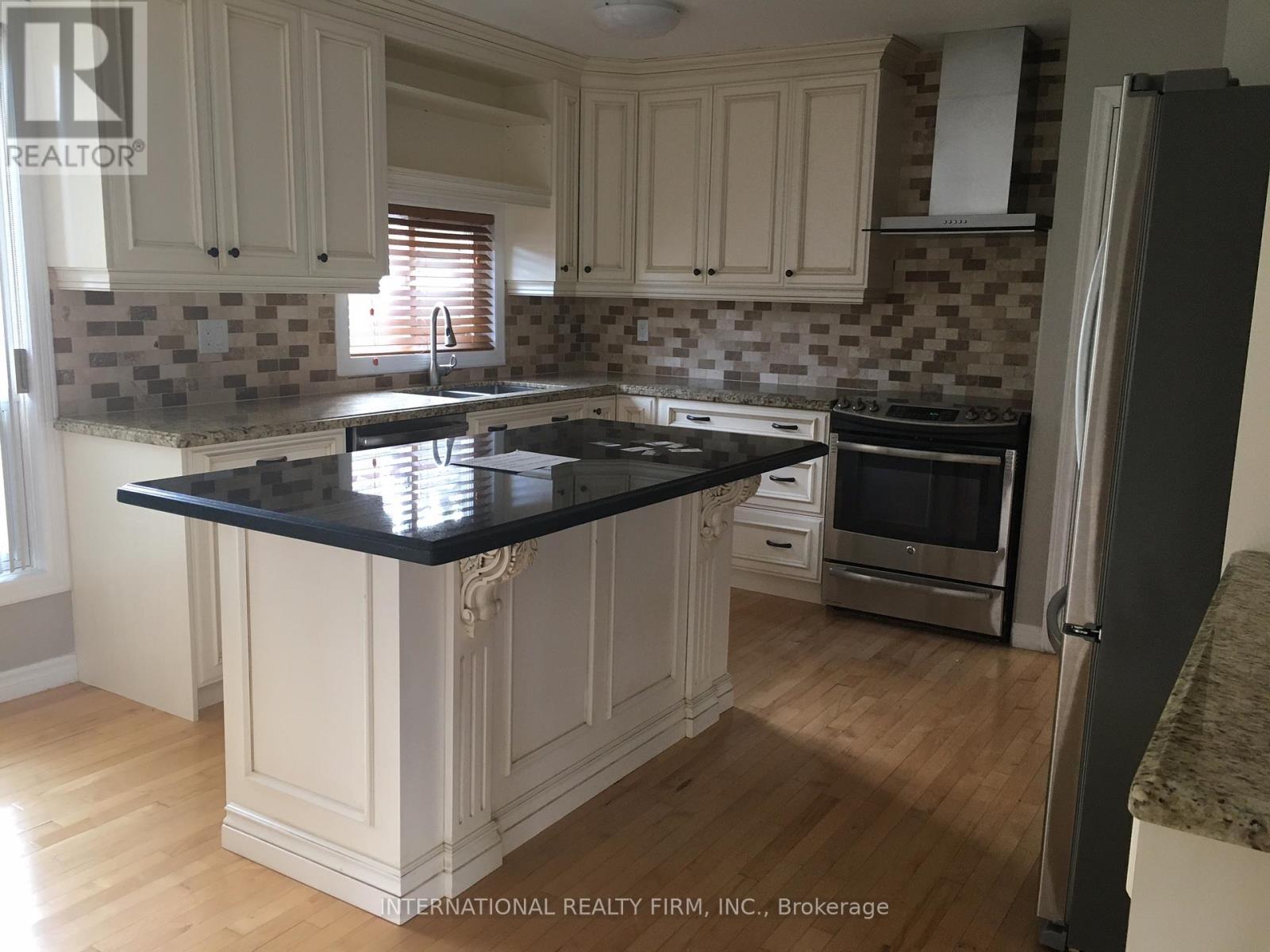 Eat In Kitchen - 174 Beech Street, Brampton, ON - Indoor Photo Showing Kitchen