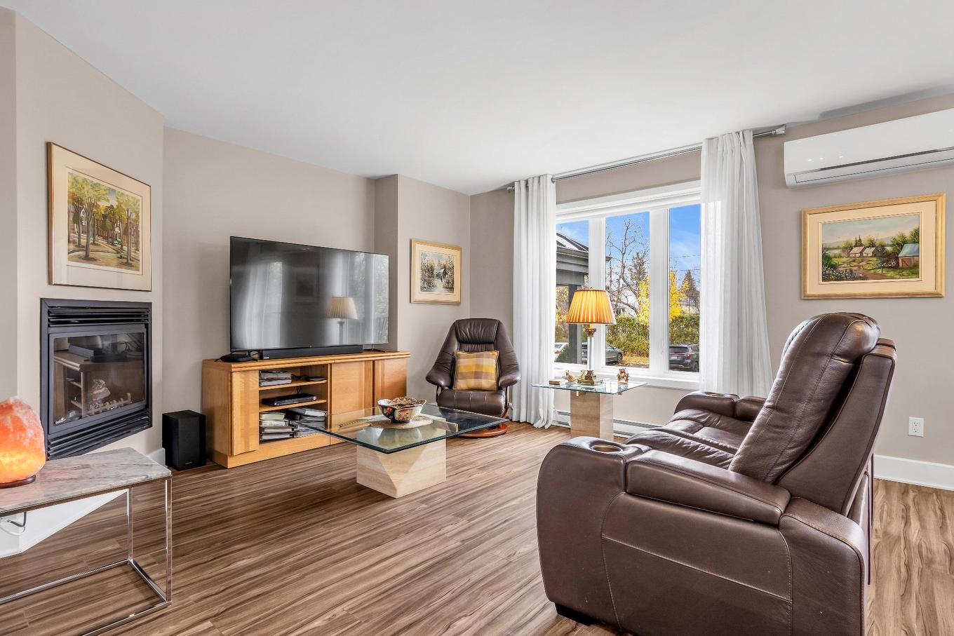 Living room - 204-4137 Rue Ouellette, Longueuil (Saint-Hubert), QC - Indoor Photo Showing Living Room With Fireplace