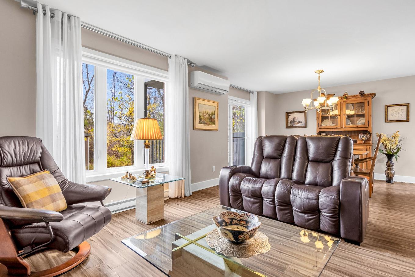 Living room - 204-4137 Rue Ouellette, Longueuil (Saint-Hubert), QC - Indoor Photo Showing Living Room