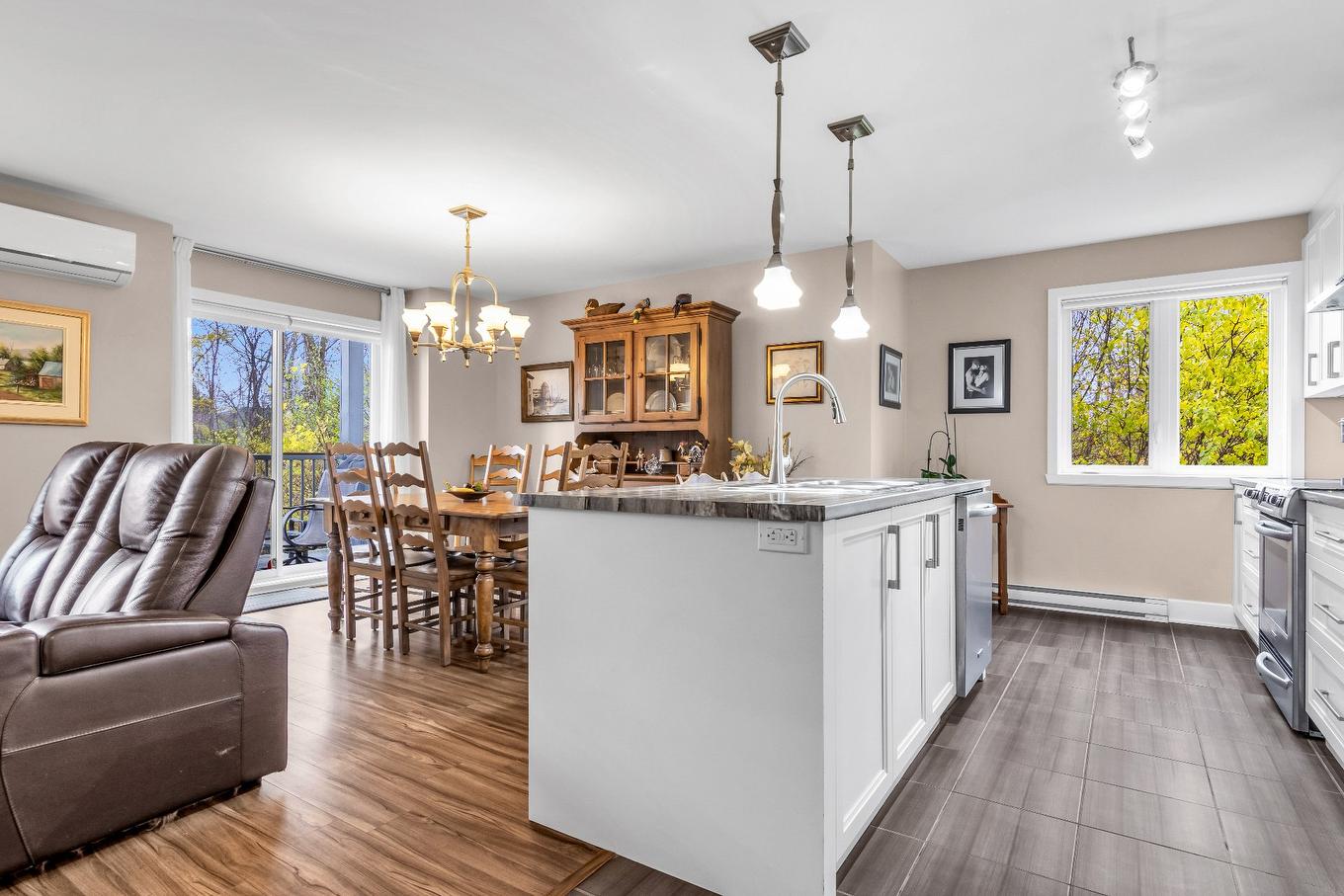 Kitchen - 204-4137 Rue Ouellette, Longueuil (Saint-Hubert), QC - Indoor