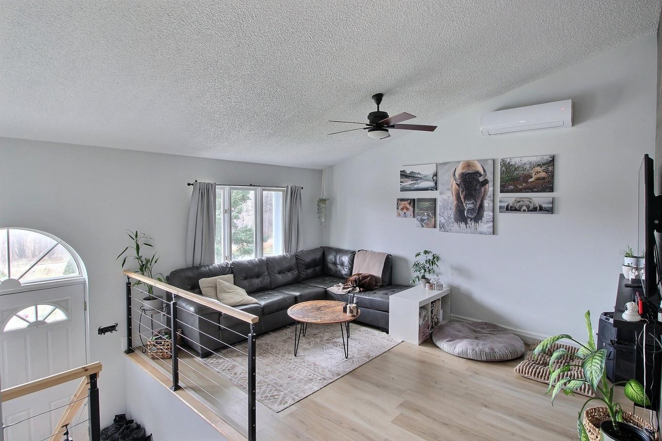 Living room - 13 Rue Desjardins, Rouyn-Noranda, QC - Indoor Photo Showing Living Room