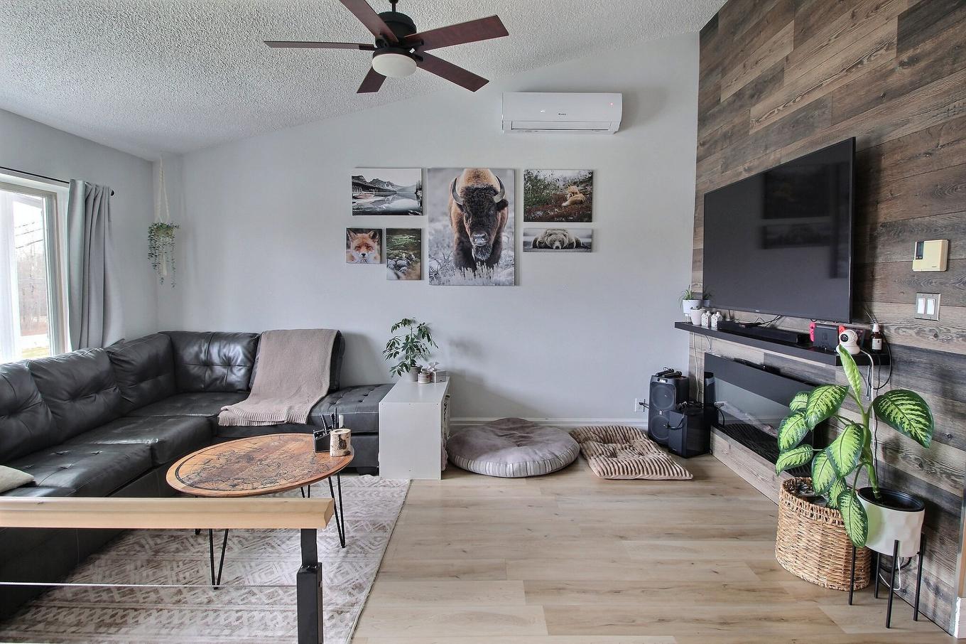 Living room - 13 Rue Desjardins, Rouyn-Noranda, QC - Indoor Photo Showing Living Room