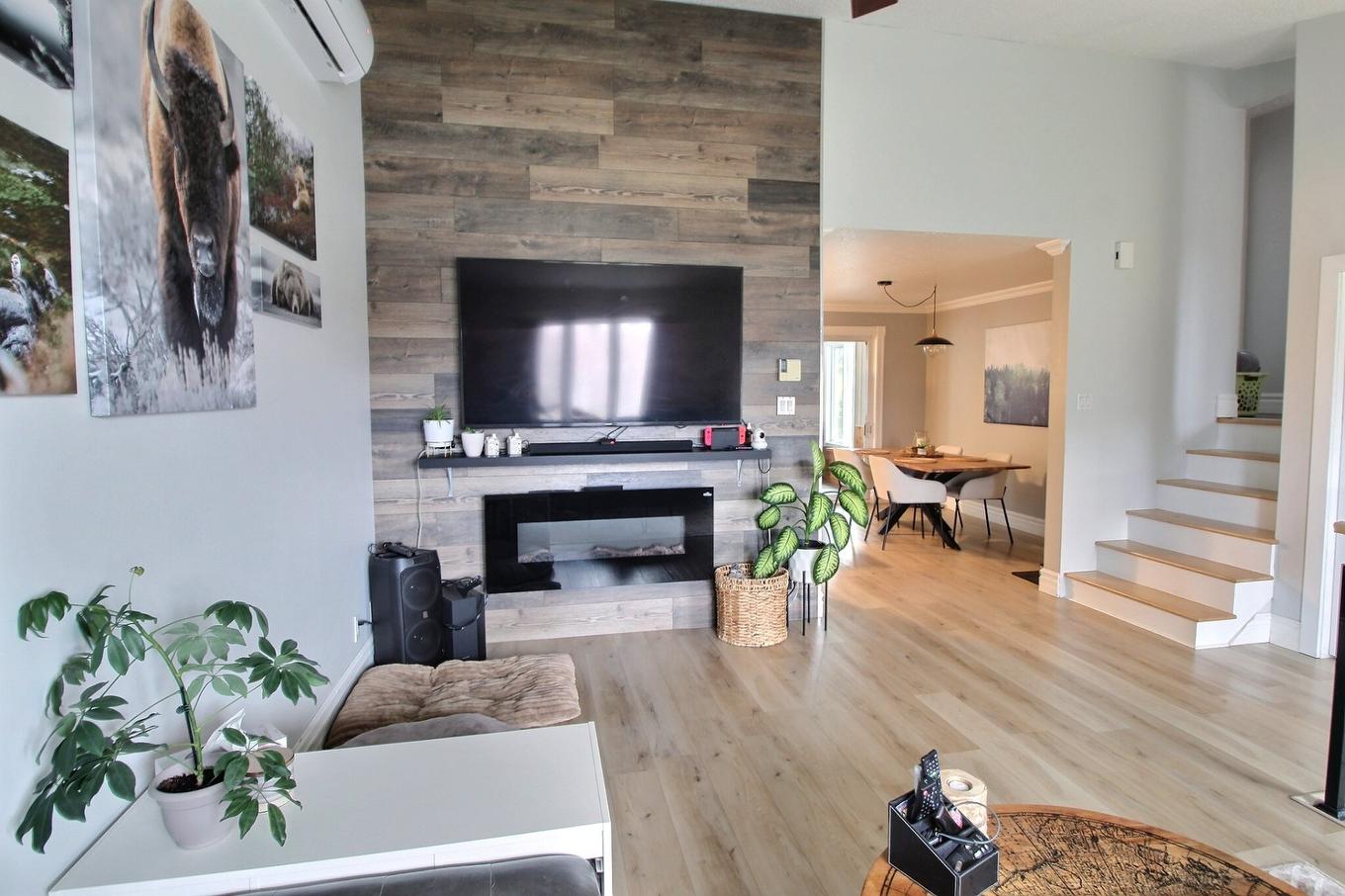 Living room - 13 Rue Desjardins, Rouyn-Noranda, QC - Indoor Photo Showing Living Room With Fireplace