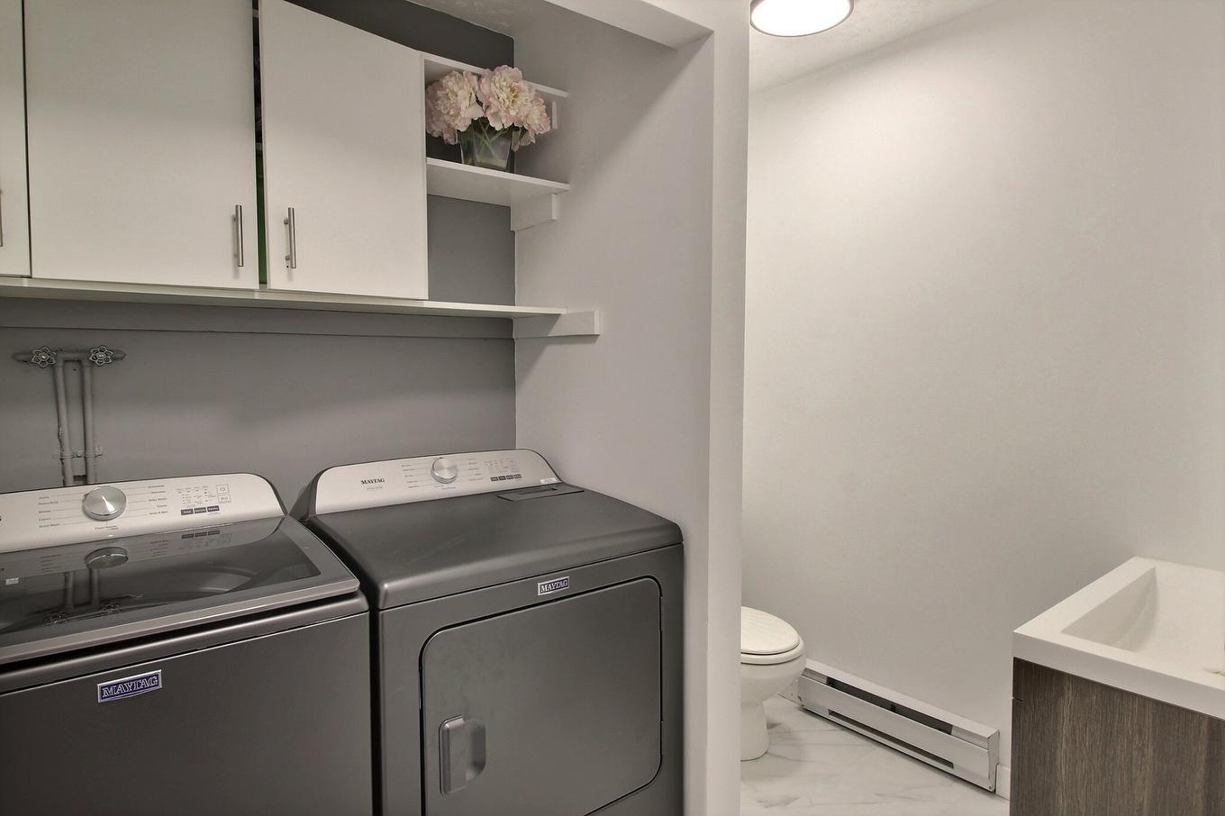 Powder room - 13 Rue Desjardins, Rouyn-Noranda, QC - Indoor Photo Showing Laundry Room