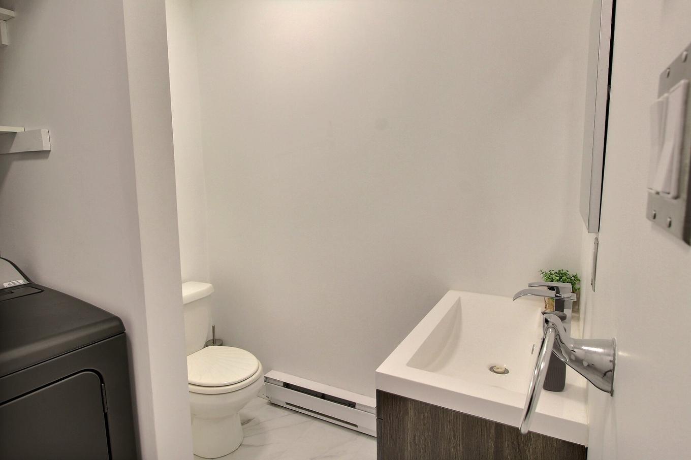 Powder room - 13 Rue Desjardins, Rouyn-Noranda, QC - Indoor