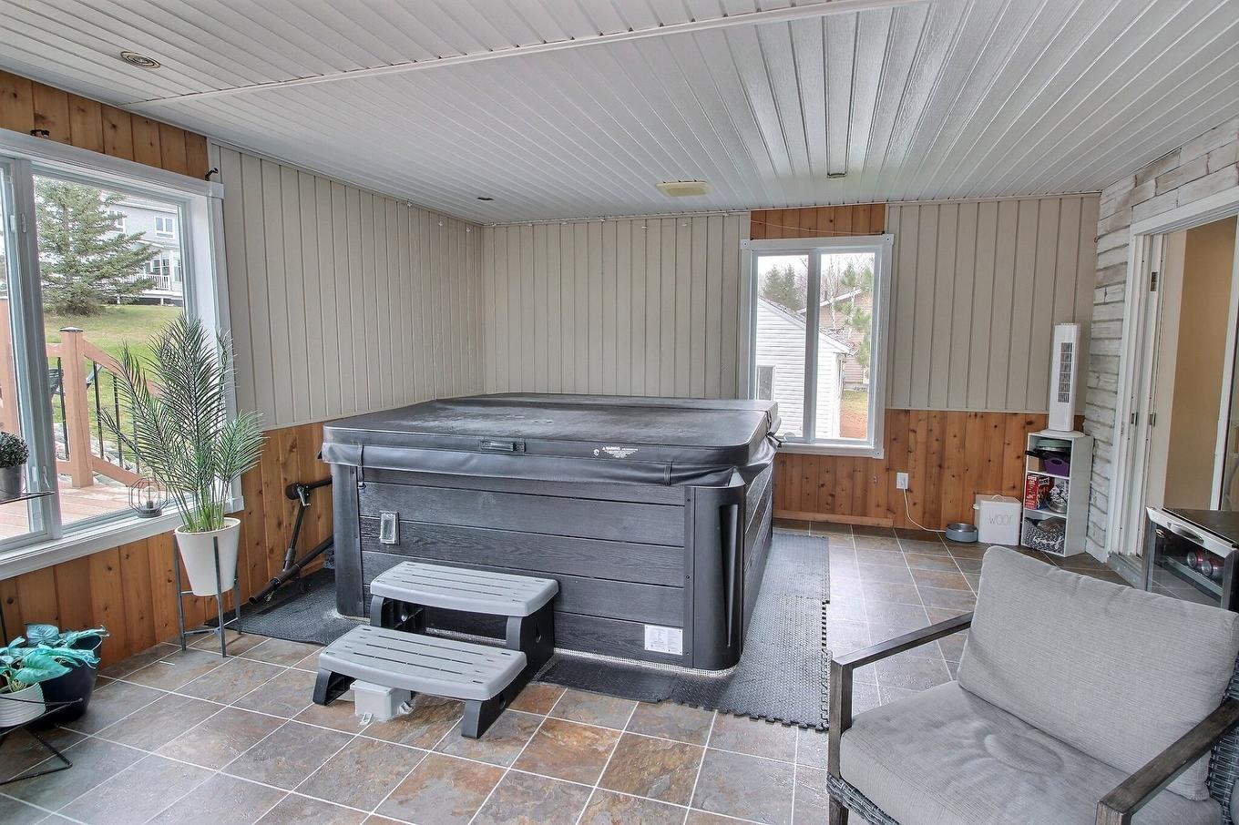 Solarium/Sunroom - 13 Rue Desjardins, Rouyn-Noranda, QC - Photo Showing Other Room
