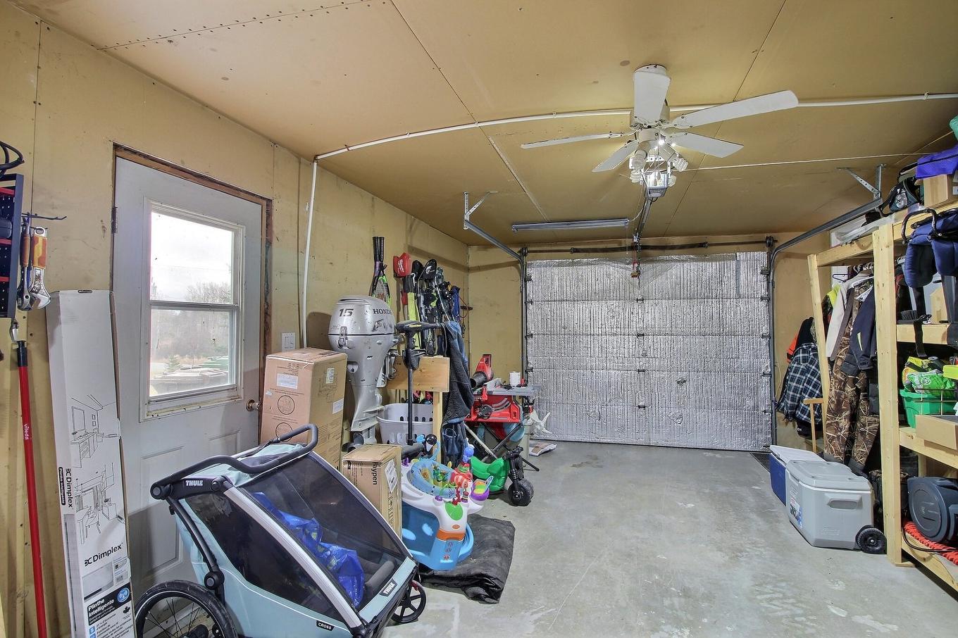 Garage - 13 Rue Desjardins, Rouyn-Noranda, QC - Indoor Photo Showing Garage