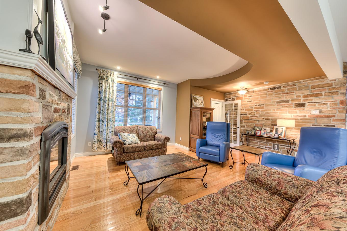 Salon - 3209 Rue Du Petit-Lac, Sorel-Tracy, QC - Indoor Photo Showing Living Room With Fireplace
