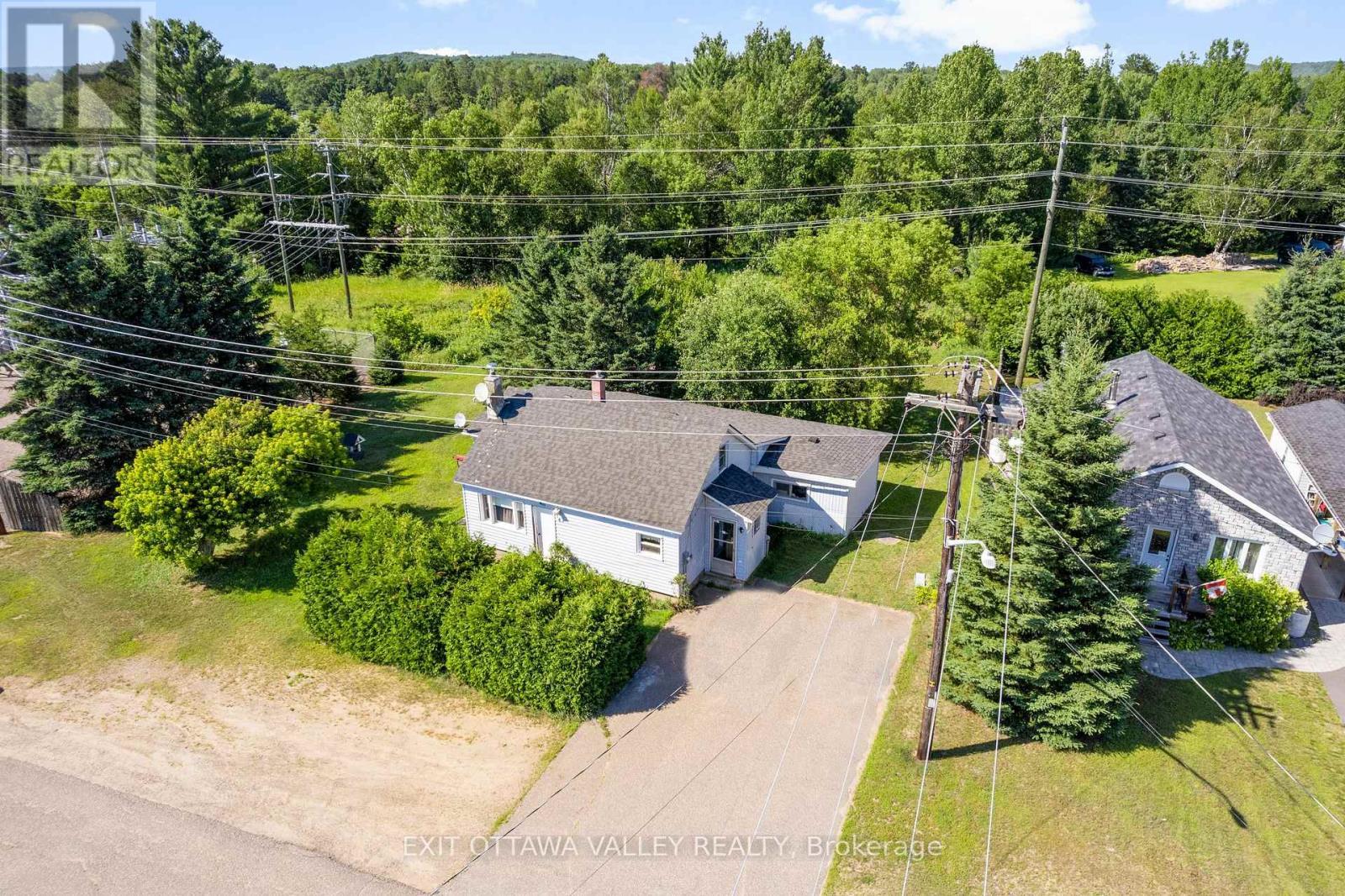 15 Philip Street, Madawaska Valley, ON - Outdoor