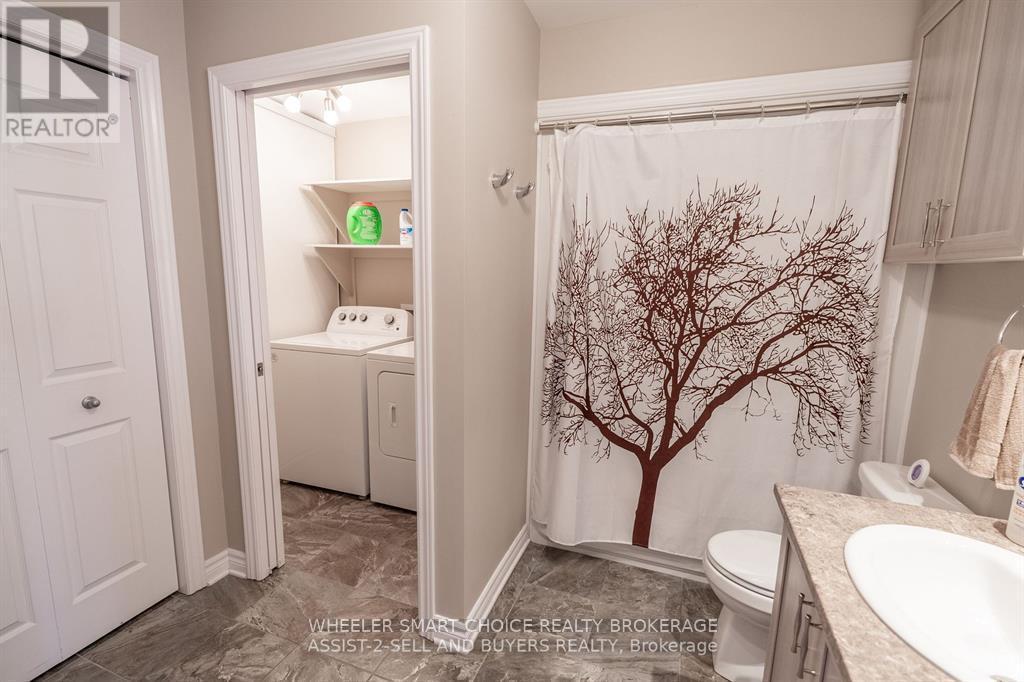 225 - 218 First Street E, Cornwall, ON - Indoor Photo Showing Bathroom
