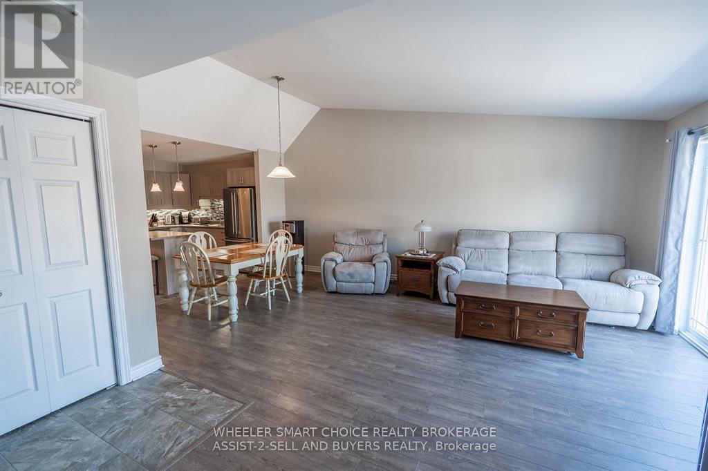 225 - 218 First Street E, Cornwall, ON - Indoor