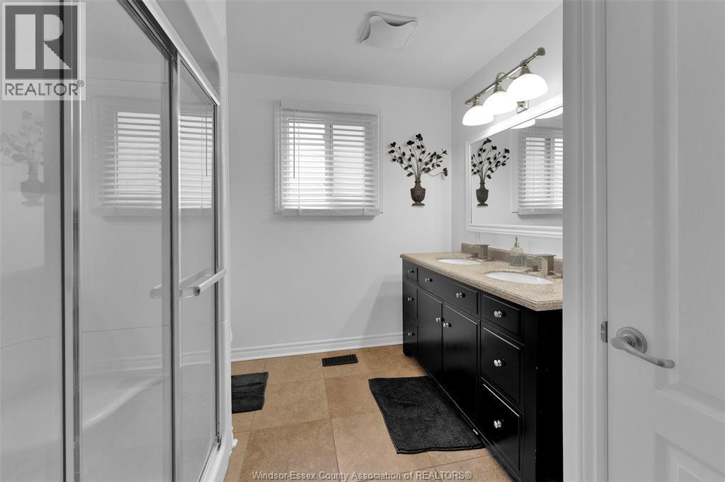 442 Baldoon Road, Chatham, ON - Indoor Photo Showing Bathroom