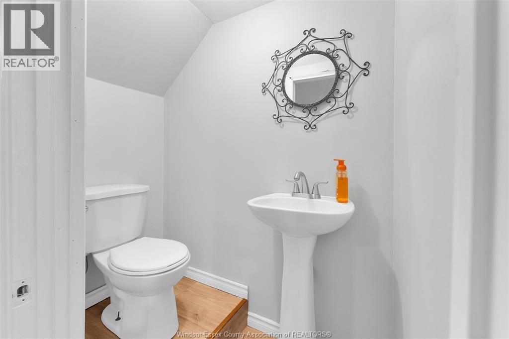 442 Baldoon Road, Chatham, ON - Indoor Photo Showing Bathroom