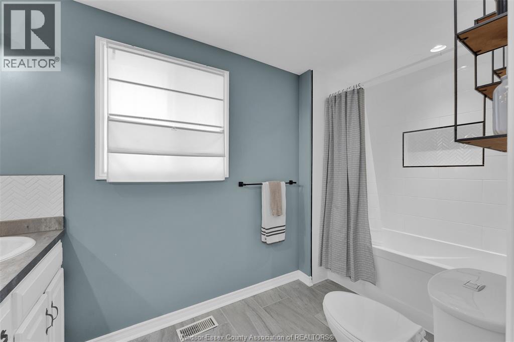442 Baldoon Road, Chatham, ON - Indoor Photo Showing Bathroom
