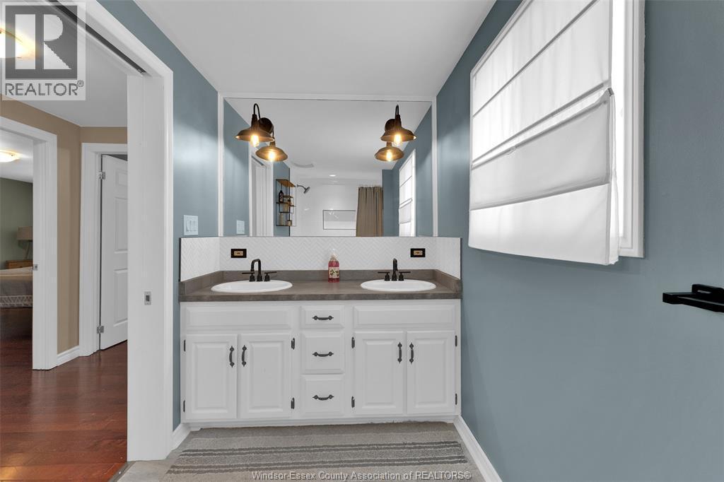 442 Baldoon Road, Chatham, ON - Indoor Photo Showing Bathroom