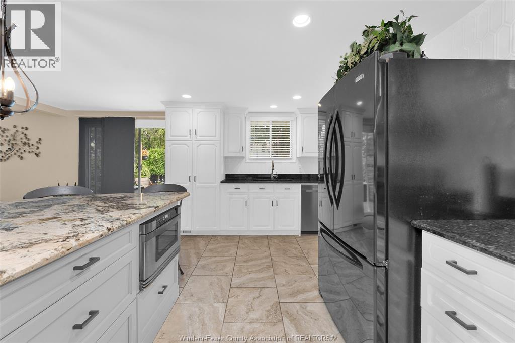 442 Baldoon Road, Chatham, ON - Indoor Photo Showing Kitchen