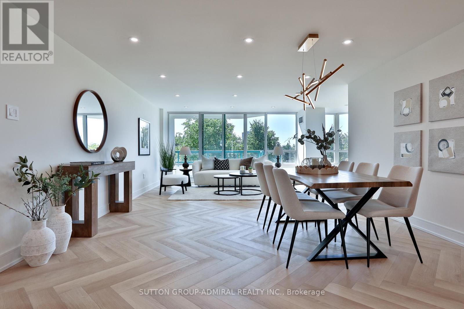 610 - 7250 Yonge Street, Vaughan, ON - Indoor Photo Showing Dining Room