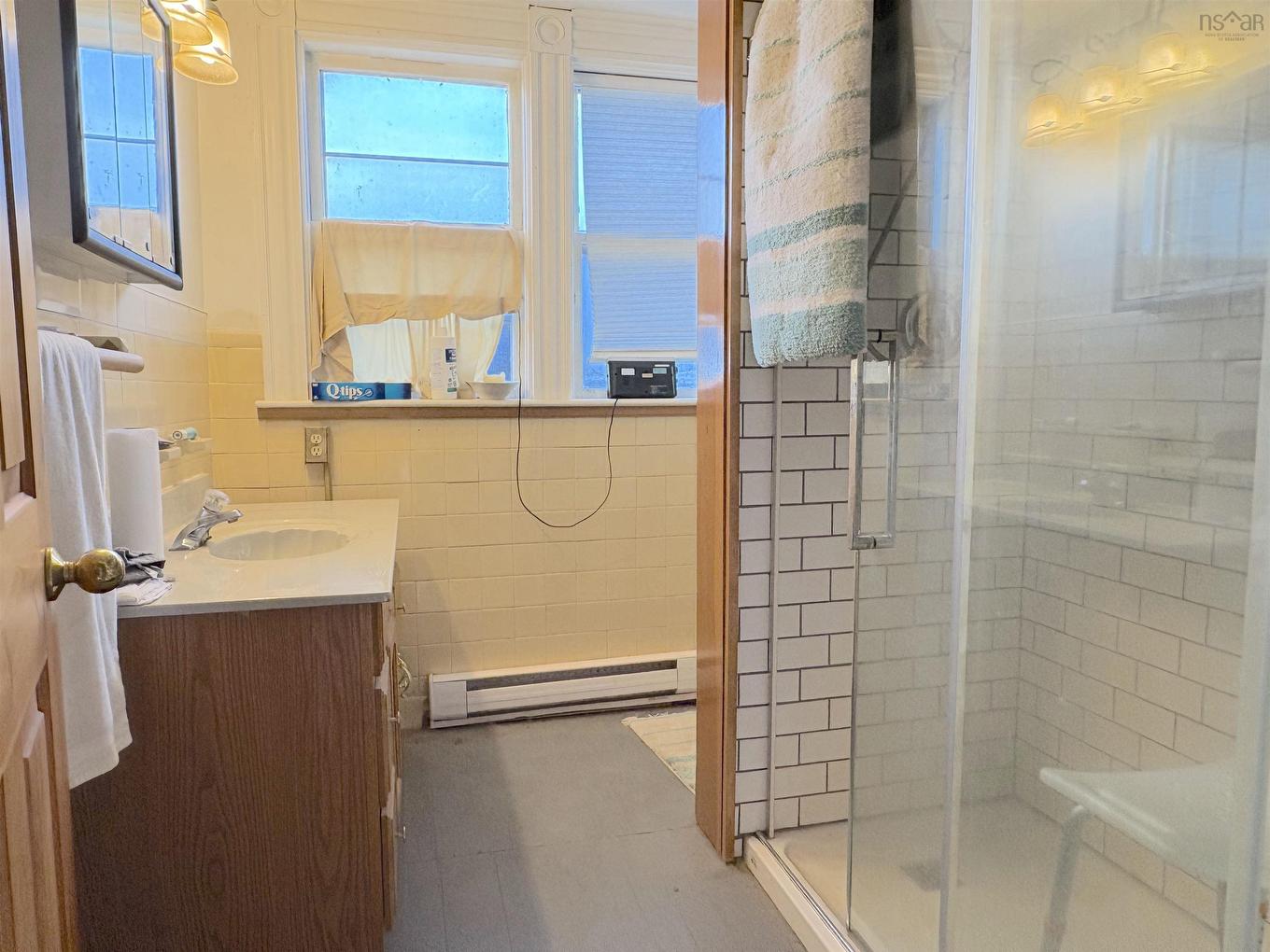 142 Mowatt Street, Shelburne, NS