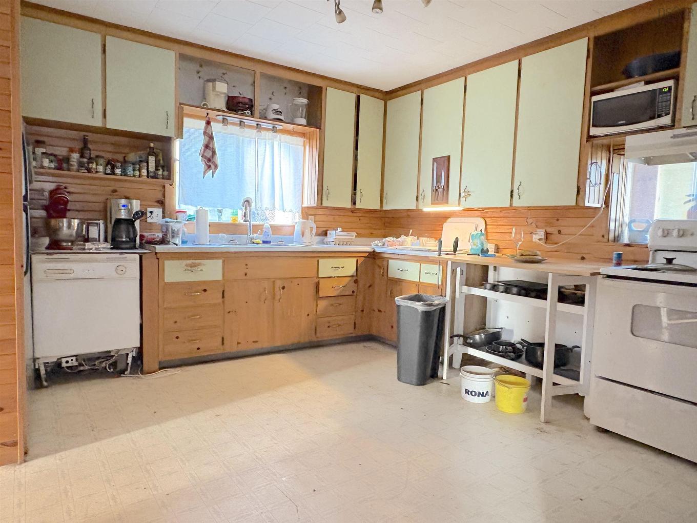 142 Mowatt Street, Shelburne, NS