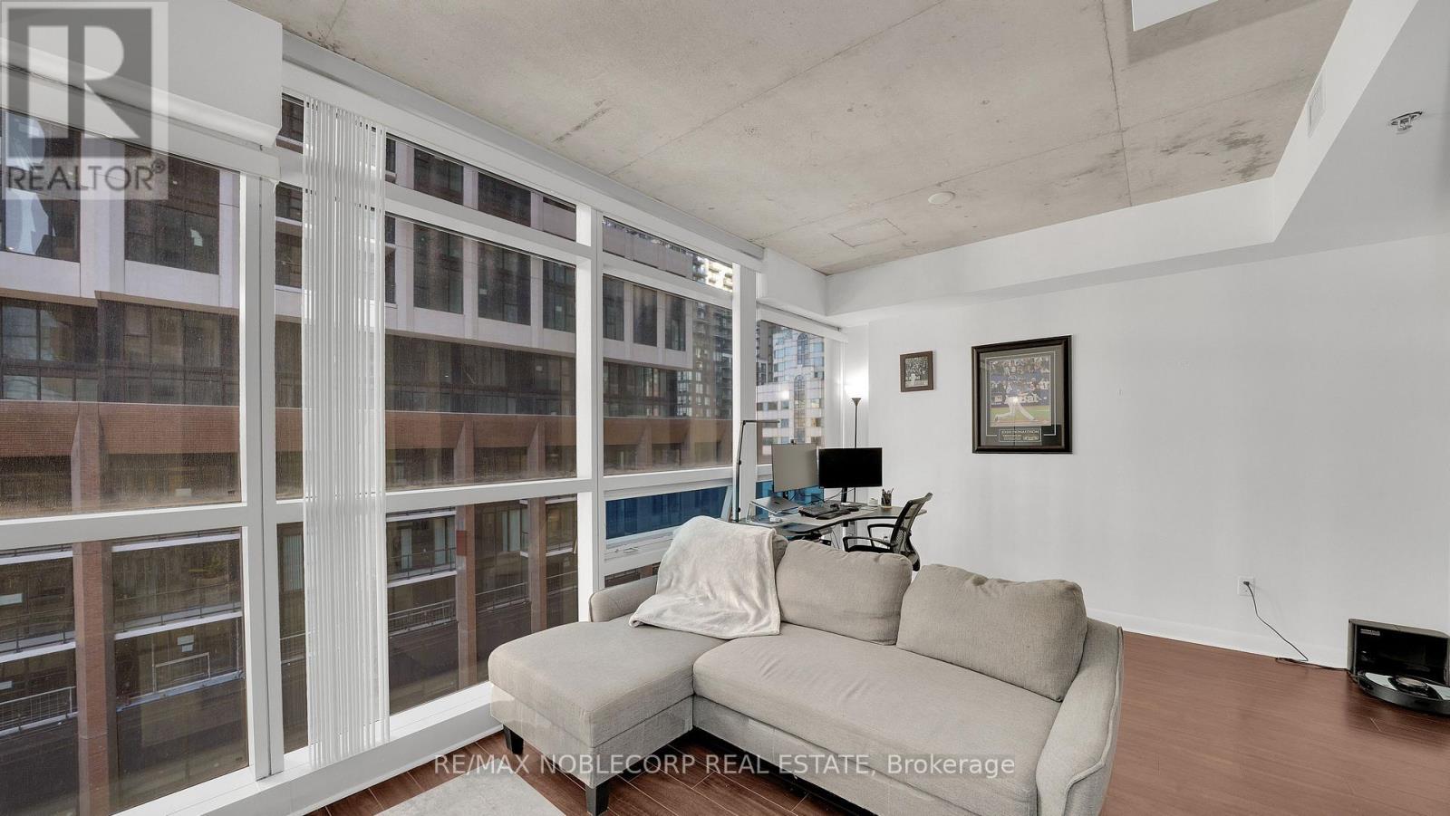 810 - 375 King Street W, Toronto, ON - Indoor