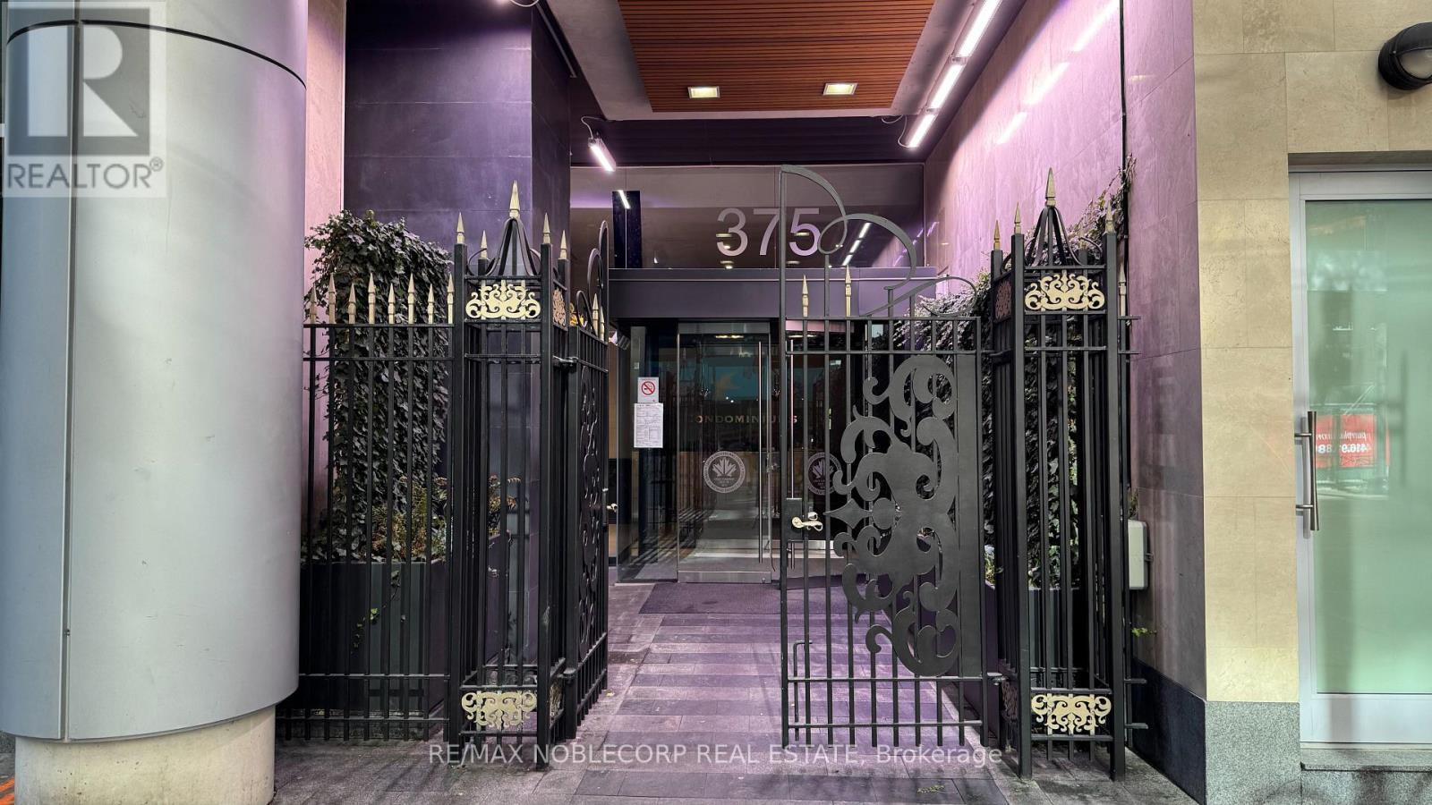 810 - 375 King Street W, Toronto, ON - Indoor